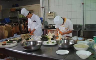 # 不干廚師,也能大放異彩:改行創業的新機遇與無限可能