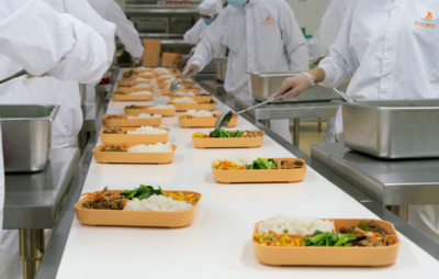 智投餐飲公司責任把控安全關 品質鑄就營養餐