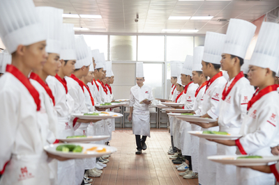 廣西華南烹飪技工學(xué)校2021熱門高薪專業(yè)單招開始啦!